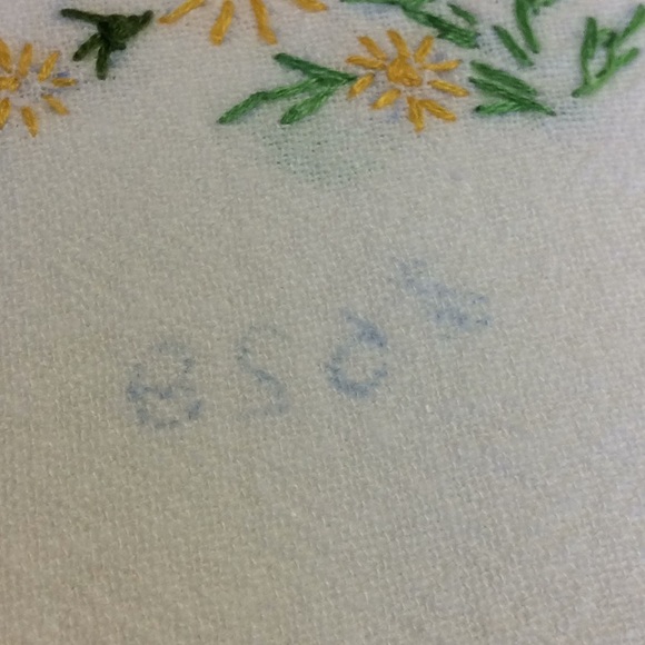 FINAL SALE PRICE Vintage White Floral His/Hers Pillow Case Set - Picture 4 of 5